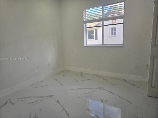 Foto del edificio - 17337 NW 7th Ave