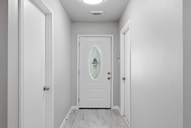 Foto del edificio - 17819 Gimbal Way