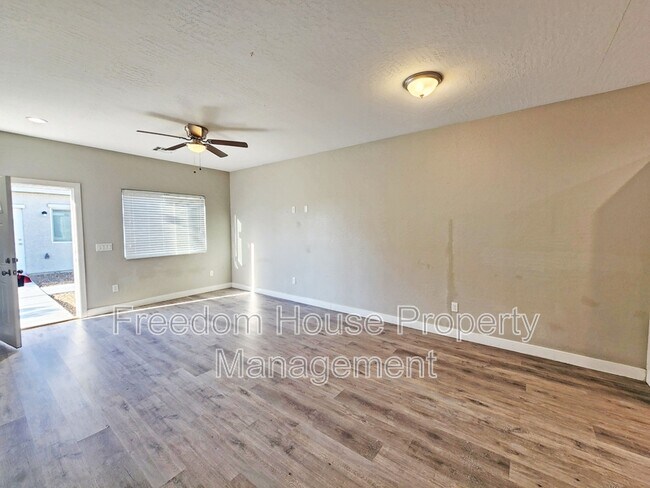 Foto del edificio - 1121 Sixshooter Ave