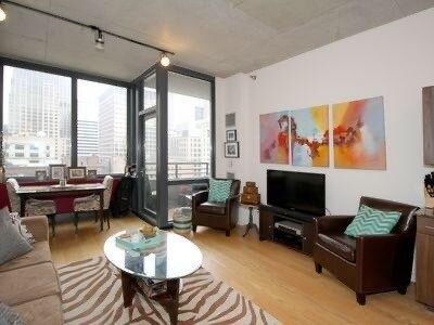 Foto del edificio - 235 W Van Buren St