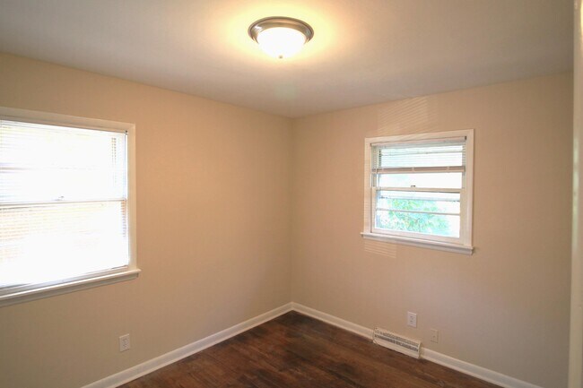 Building Photo - 155 Delmont Dr