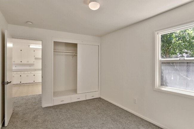 Building Photo - 525 N Grant Ave