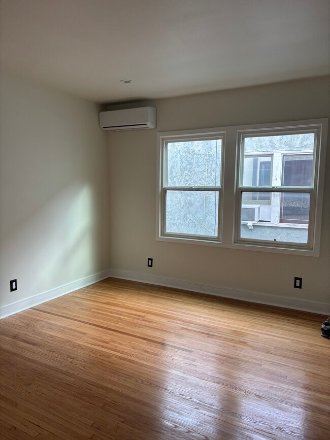 Building Photo - 958 2nd St