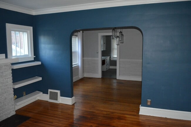 Building Photo - 413 Kreitzer Ave