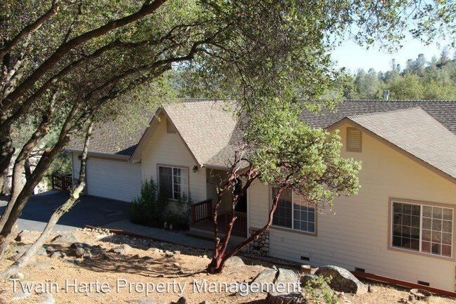 Building Photo - 3 br, 2.5 bath House - 13980 Stanton Circle