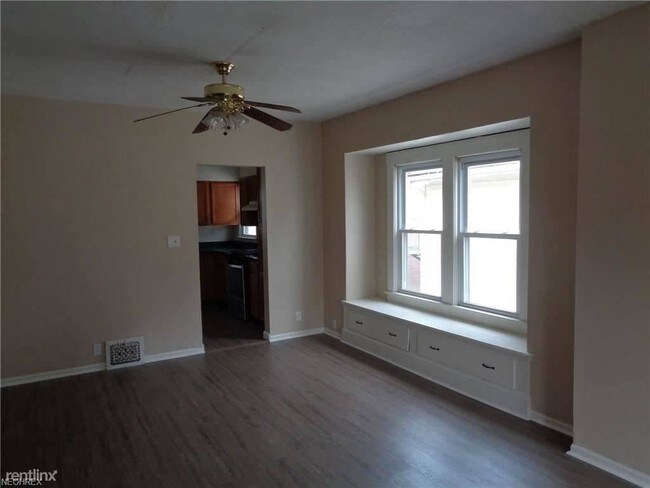 Building Photo - 3 br, 1 bath Apartment - 1294 Fry Ave