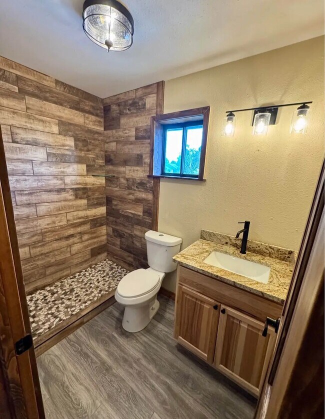 Building Photo - 587 E Golf Pl