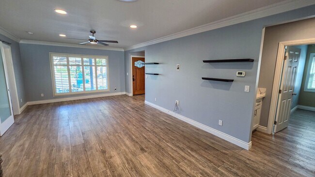 Foto del edificio - 16129 Sunny Ct
