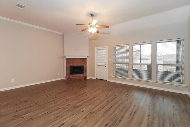 Foto del edificio - 1625 Salado Tr