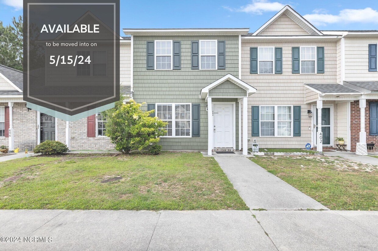 404 Springwood Dr, Jacksonville, NC 28546 Townhome Rentals in