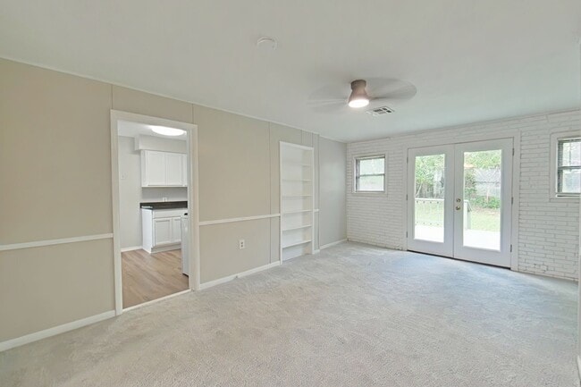 Building Photo - 1307 NW Maple Ave