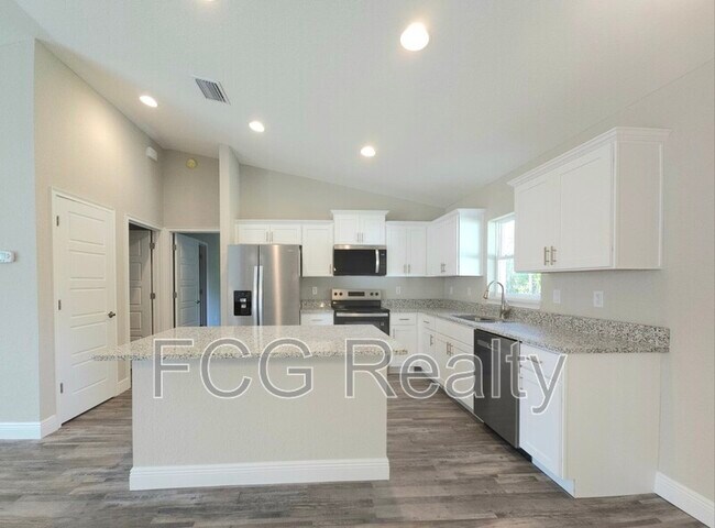 Foto del edificio - 7838 N Vivian Way