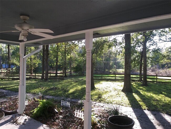 Foto del edificio - 900 Springwood Dr