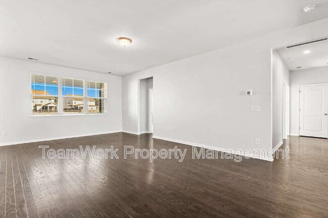 Building Photo - 214 Mercator Dr