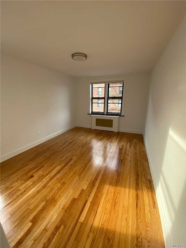 Building Photo - 147-37 Roosevelt Ave