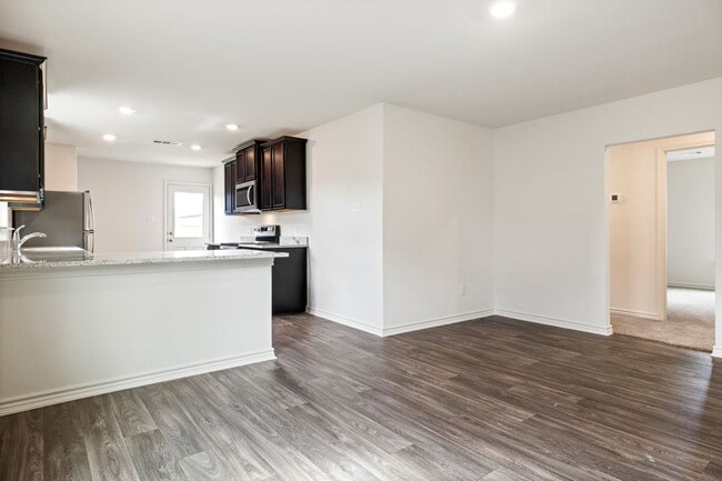 Building Photo - Like New Home!!!!