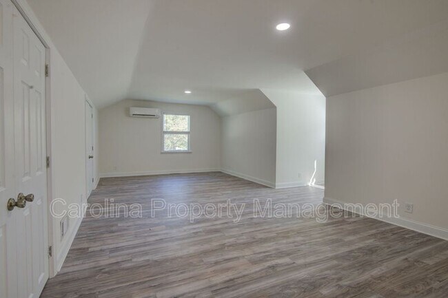 Foto del edificio - 3900 Rhodes Ave