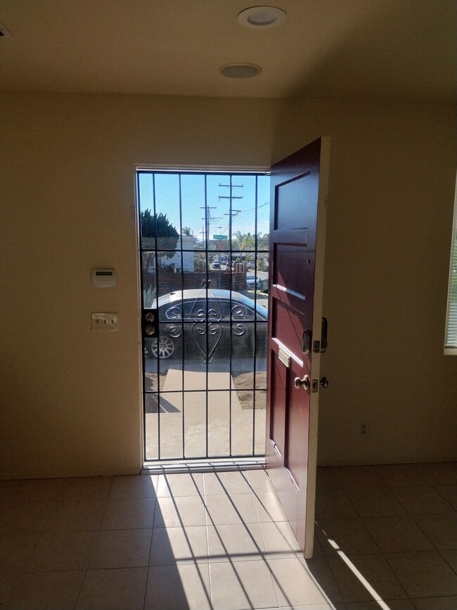 Building Photo - 1439 Burton St