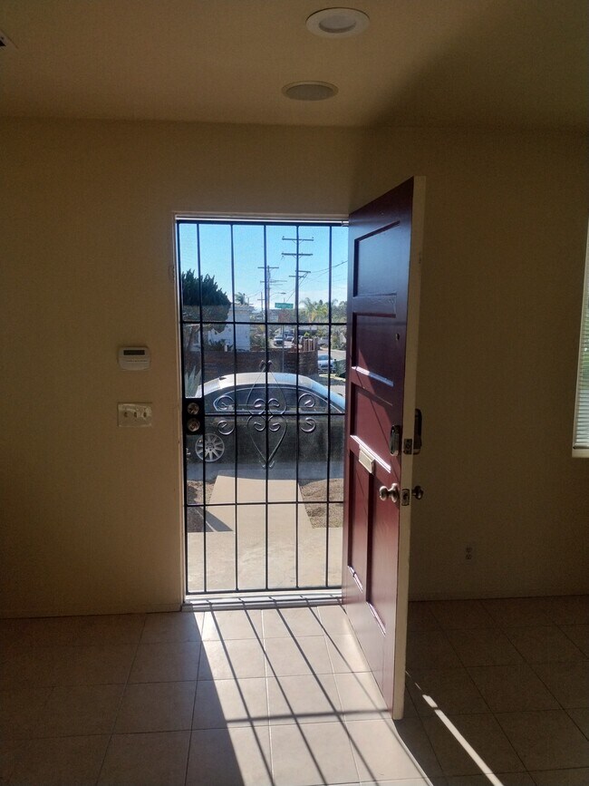 Foto del edificio - 1439 Burton St