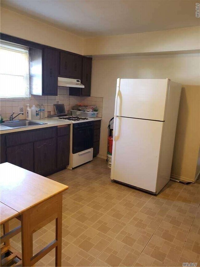 Foto del edificio - 1339 Woodside Ave