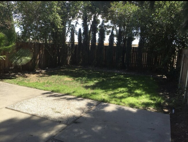 Building Photo - 4262 Chinquapin Way