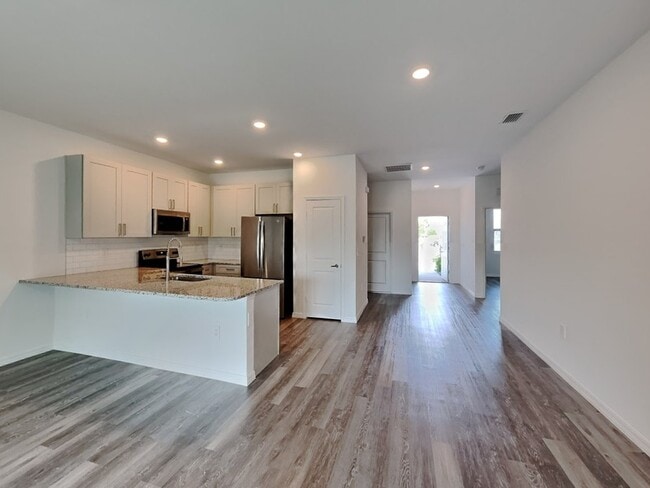 Building Photo - 1151 Oceanic Rd