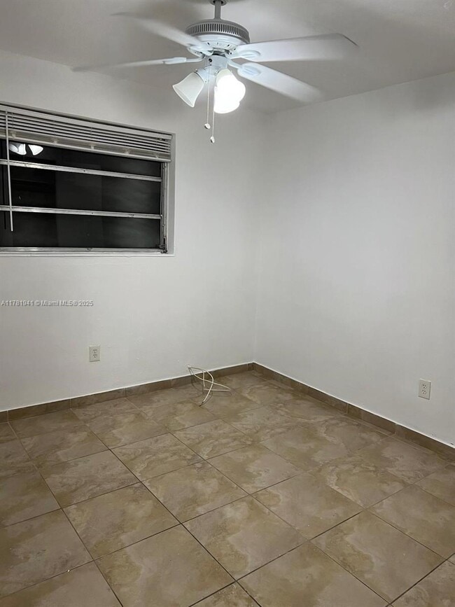 Foto del edificio - 107 SW 18th Ct