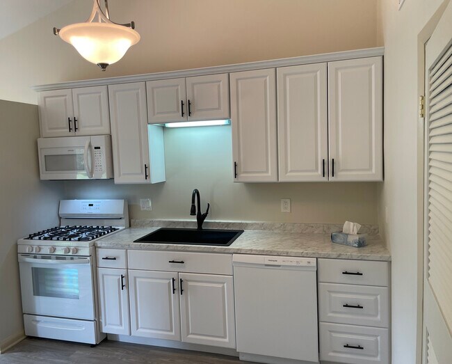 Building Photo - 8655 Akins Rd