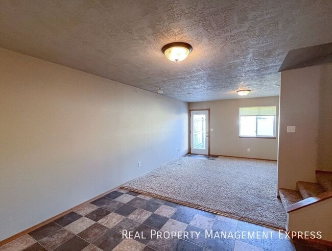 Foto del edificio - 3 Bedroom 2 Bathroom Townhome in SW Sioux Falls