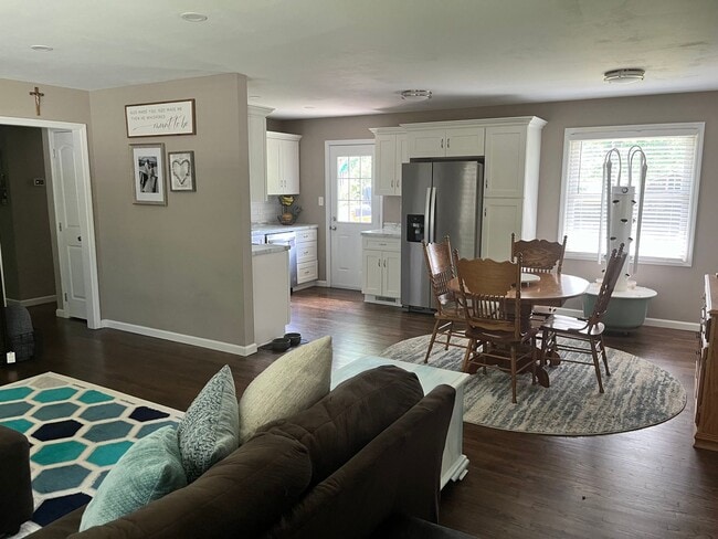 Building Photo - Charming 3BR/2BA house