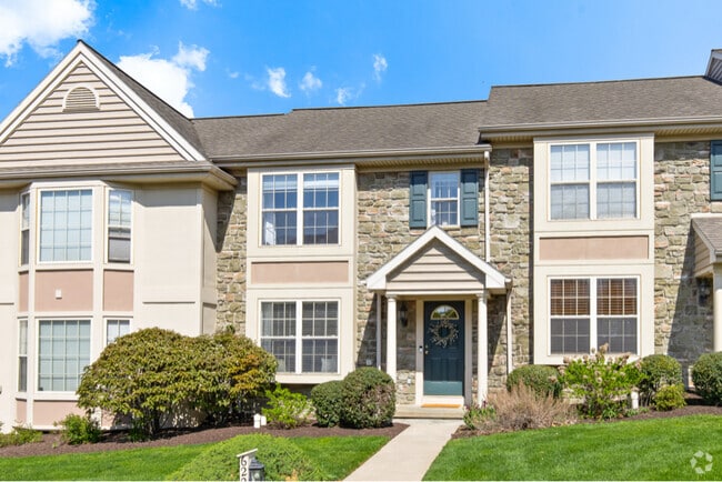 Building Photo - 622 Royal View Dr