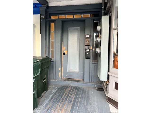 Primary Photo - 133 Main St