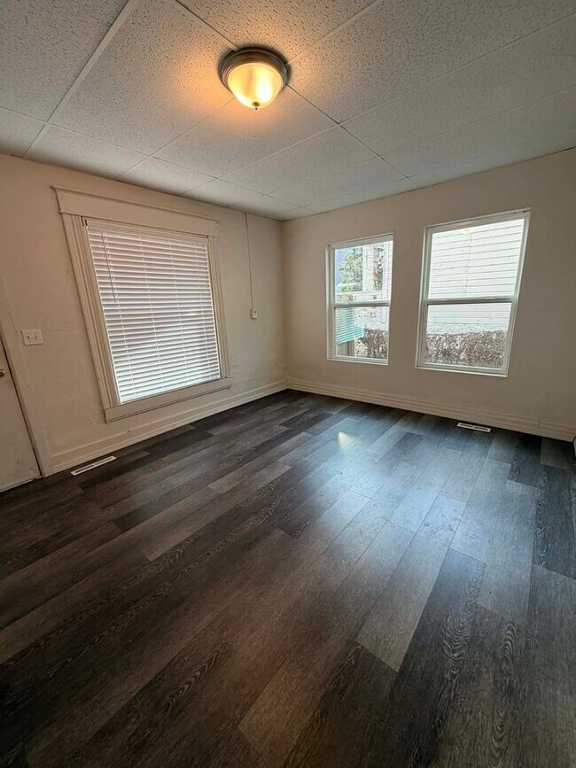 Foto del edificio - 210&amp;210 1/2 S Pearl