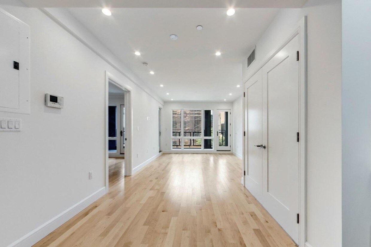 Foto principal - 353 Prospect Place