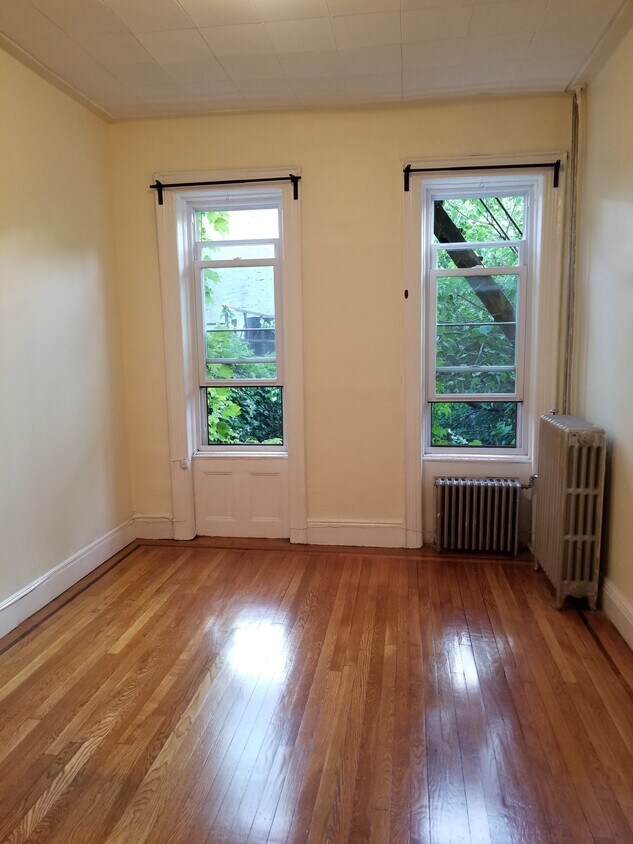 Bedroom - 186 Utica Ave