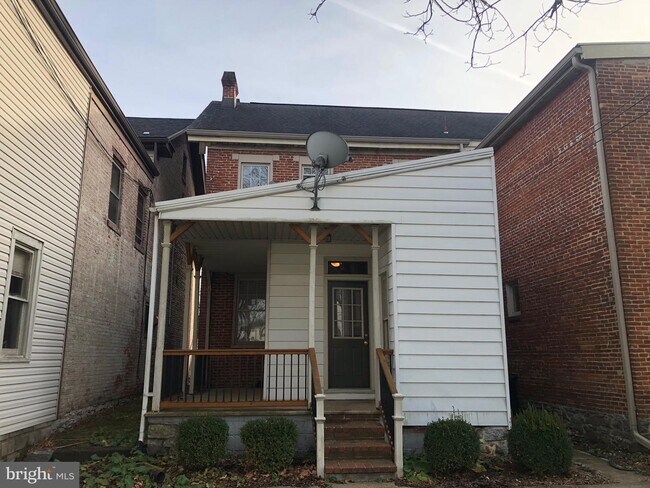 Building Photo - 3 E Main St