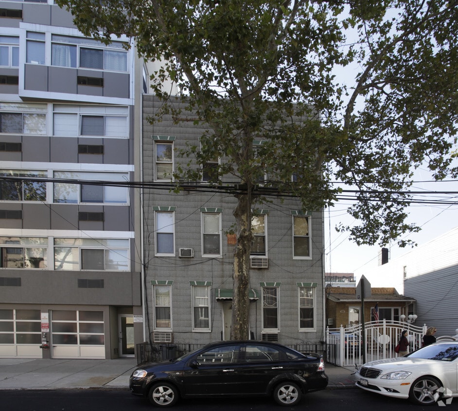 Building Photo - 150 Skillman Ave