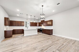 Building Photo - 228 W 28th St