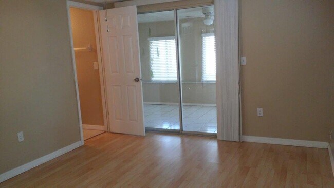 Building Photo - Beautiful 2/2/1 1600 Sq. Ft. with fenced y...