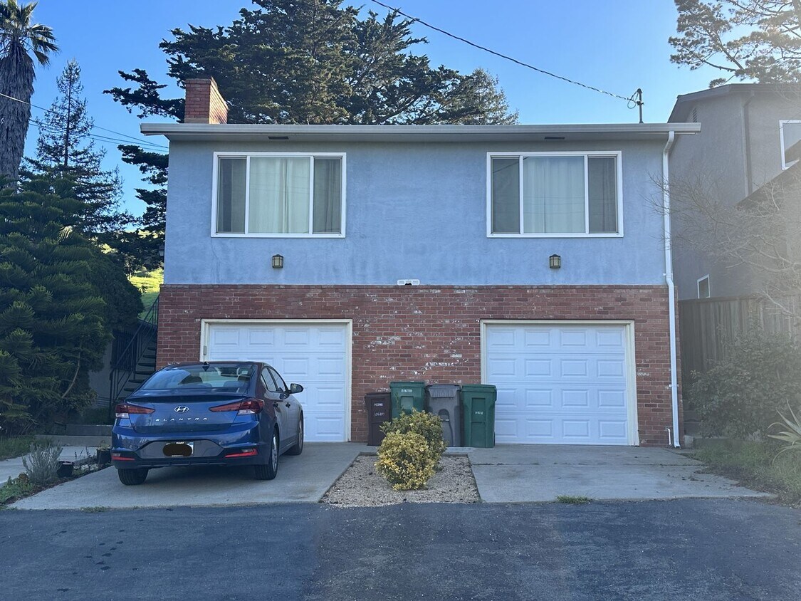 Primary Photo - Great 3 bed / 2 bath home near the Oakland...