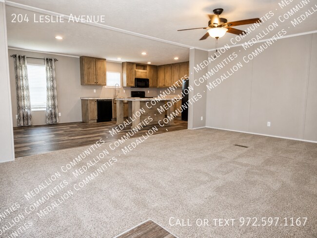 Foto del edificio - 204 Leslie Ave