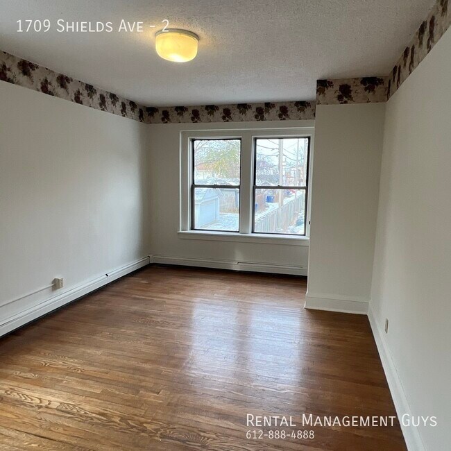 Building Photo - Huge One Bedroom! Completely Remodeled!