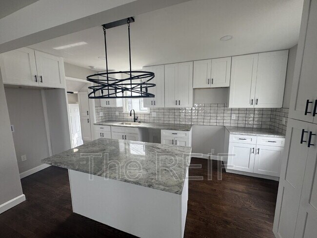 Foto del edificio - 3324 Greenfield Rd