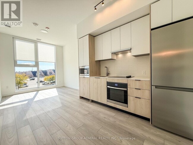 Building Photo - 1007 The Queensway