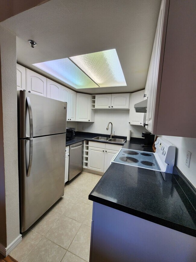 Foto del edificio - Downtown U of U gorgeous condo! THREE park...