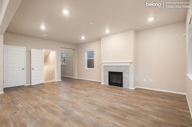 Building Photo - 3878 79th Dr NE