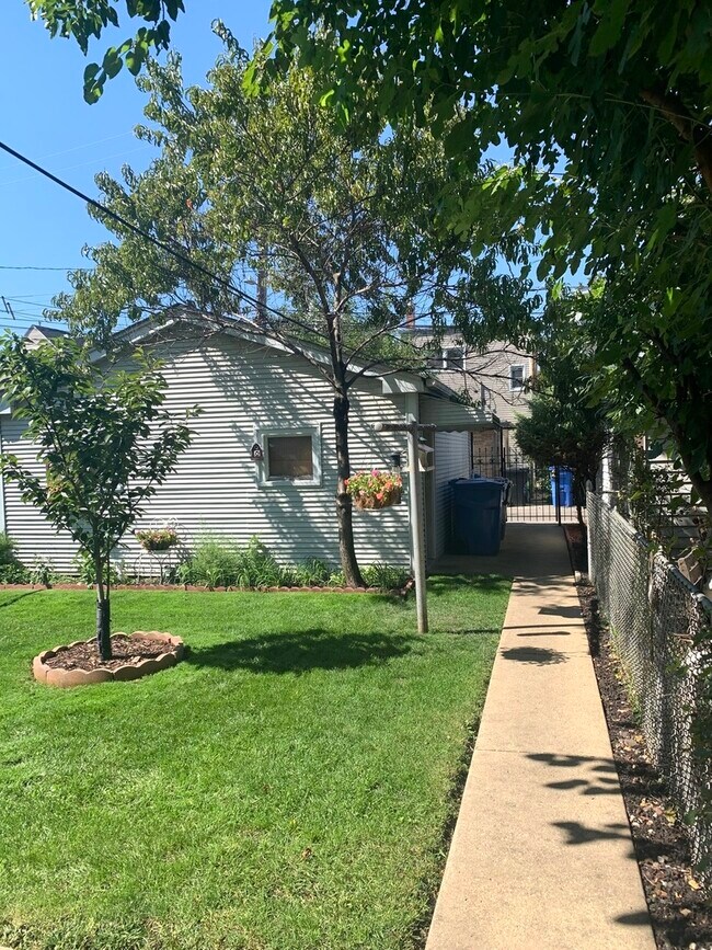 Foto del edificio - 3224 N Lawndale Ave