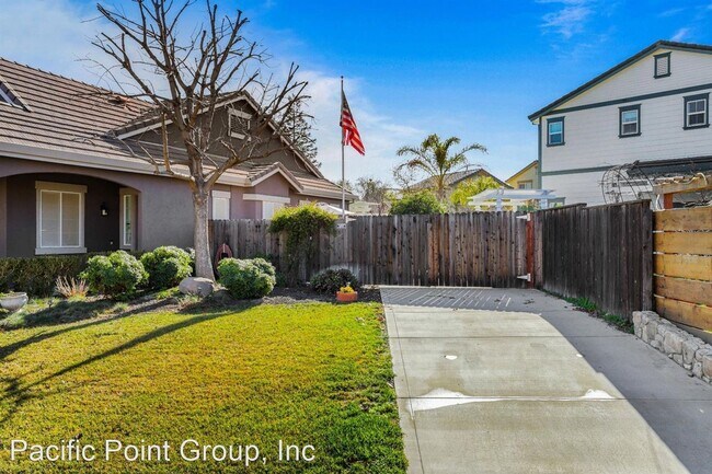 Building Photo - 4 br, 2 bath House - 1600 Cherry Blossom Ln