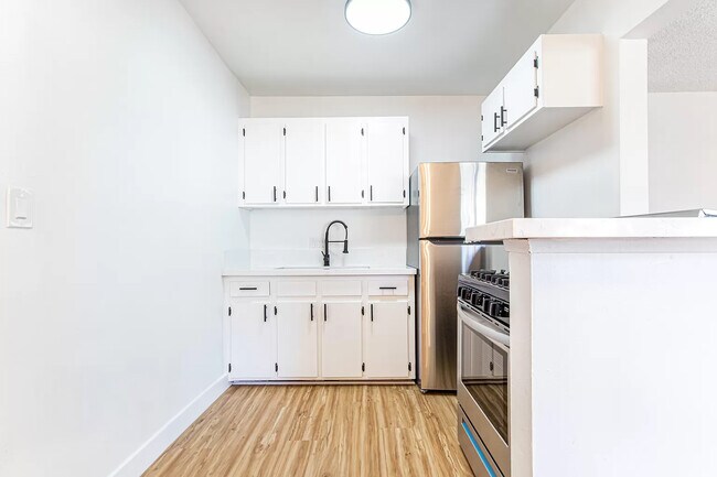 Foto del edificio - 527 W 15th St