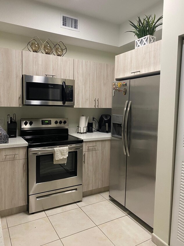 Kitchen - 7350 NW 114th Ave